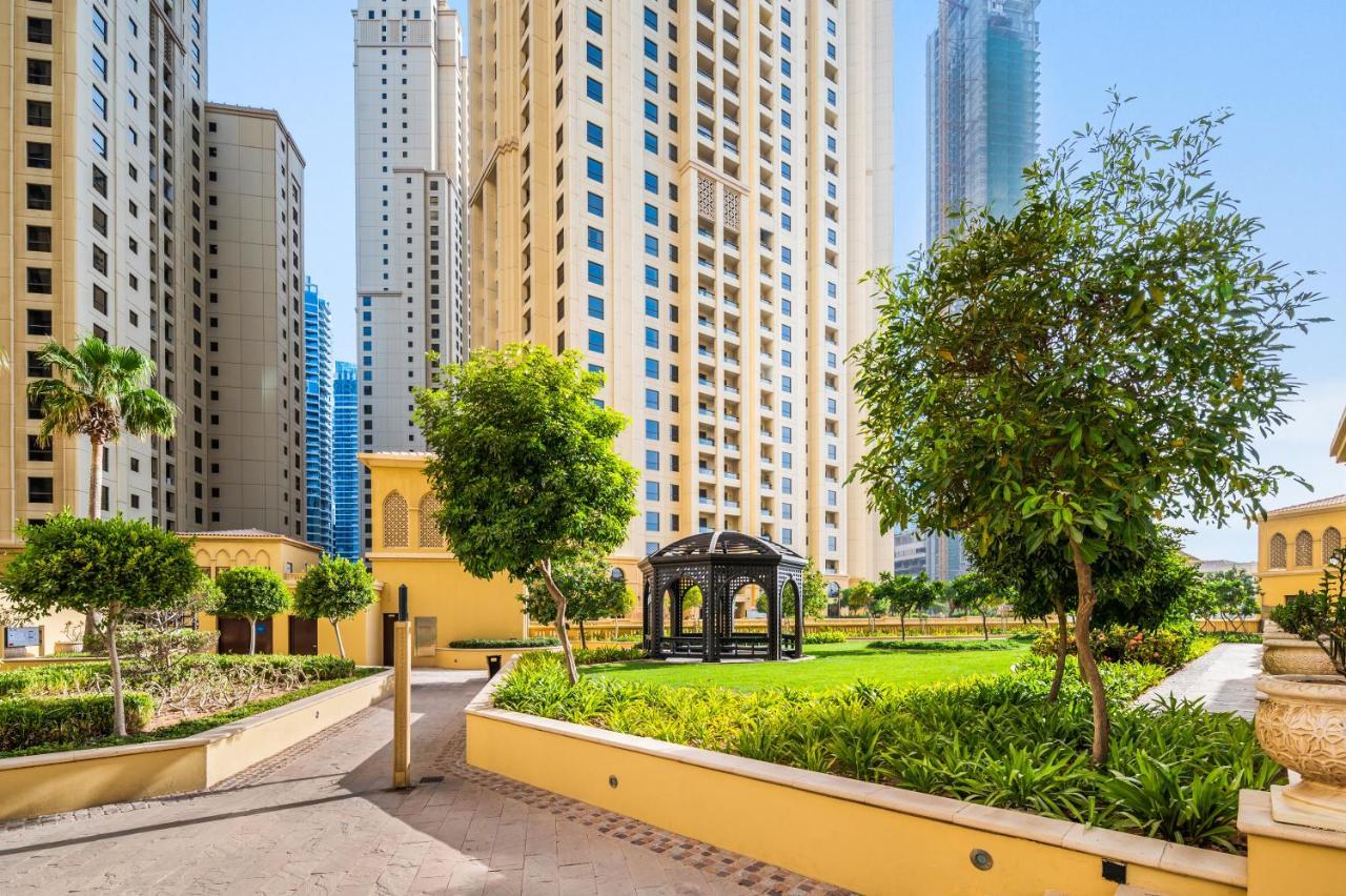Lovely 2-Bed Condo In Jbr - 5 Mins From Beach - Palm View! Дубай Екстериор снимка